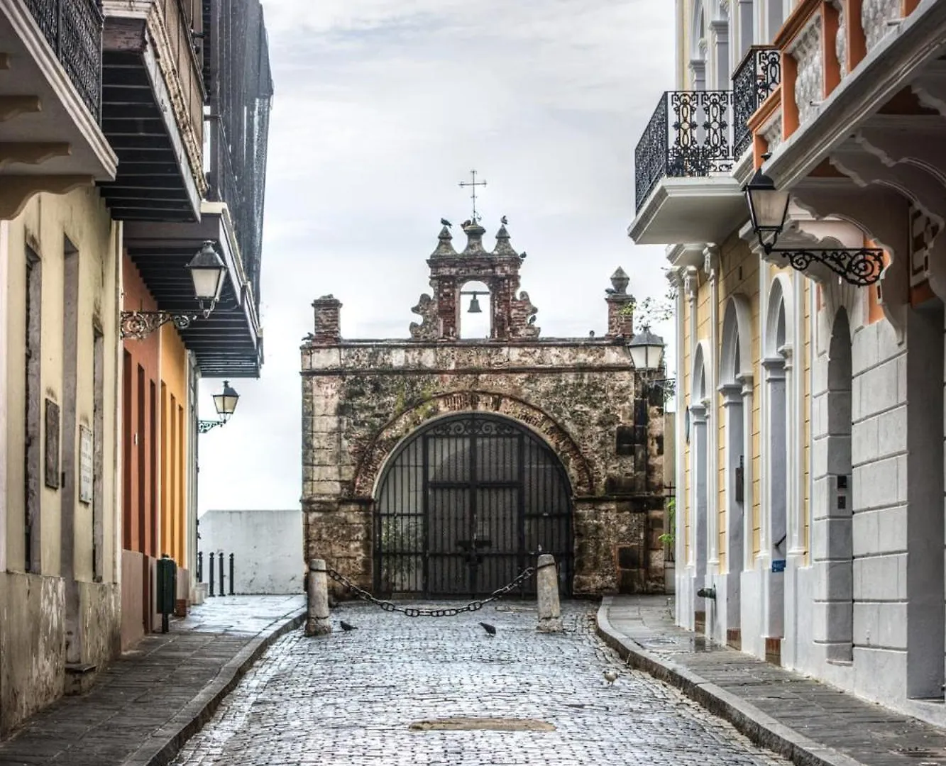 Oasis Inn San Juan Hostal