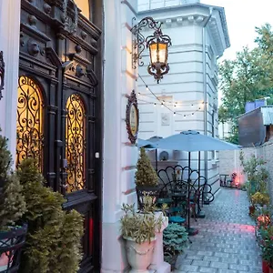 https://conacul-coroanei-luxury-boutique-hotel.bucharesthotelsnow.com