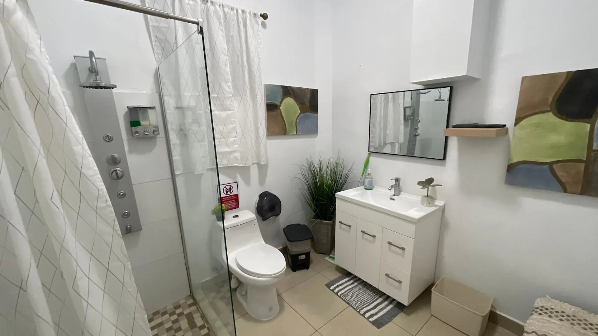 Oasis Inn San Juan Hostel