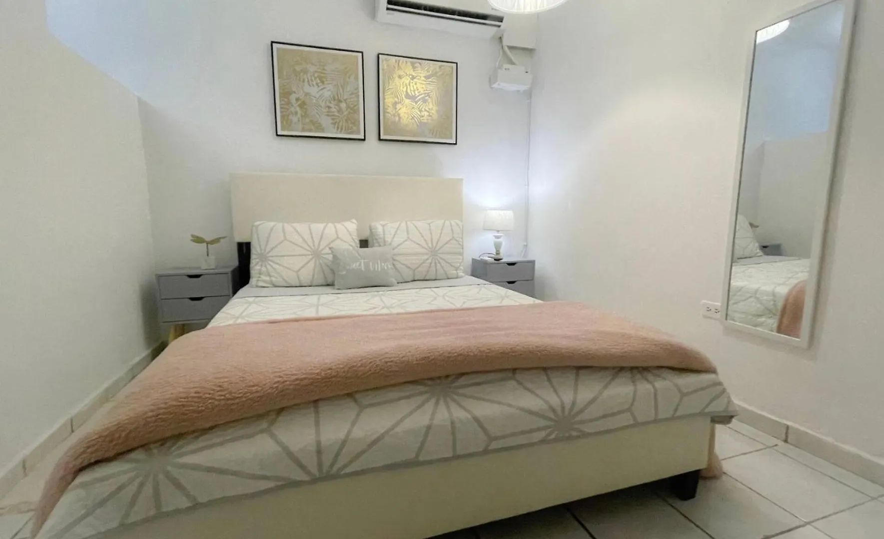 Oasis Inn San Juan Hostel