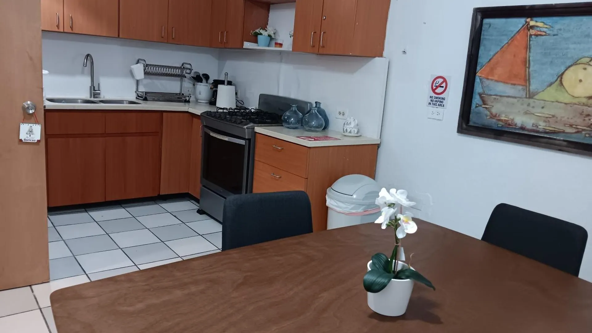 Oasis Inn San Juan Hostel